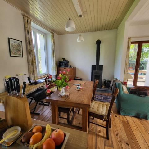 Jolie maison de village au calme avec grand jardin