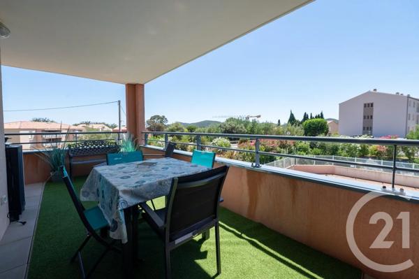 Appartement F3 à vendre  3 pièces - 56,20 m 2   LA LONDE LES MAURES  - 83