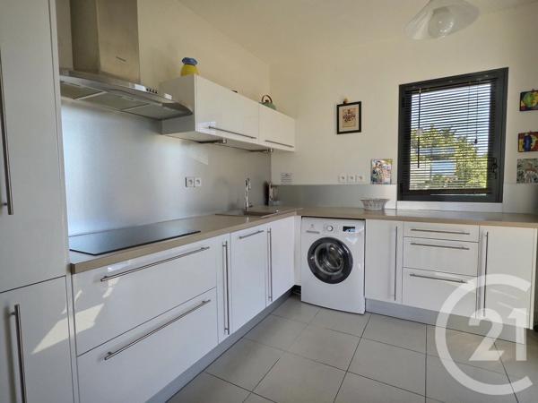 Appartement F3 à vendre  3 pièces - 56,20 m 2   LA LONDE LES MAURES  - 83