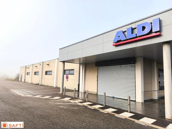 Vaste local commercial libre d'occupation, modulable pour diverses activités, dans un emplacement de choix