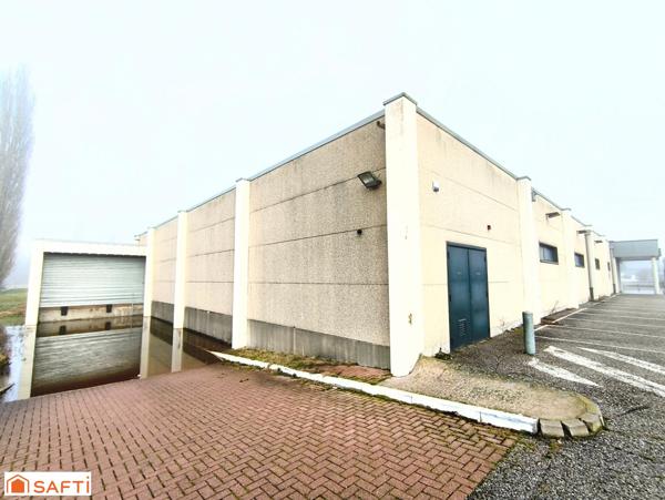 Vaste local commercial libre d'occupation, modulable pour diverses activités, dans un emplacement de choix