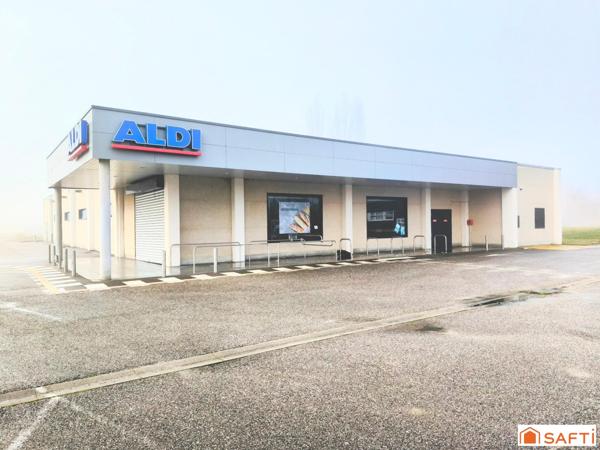 Vaste local commercial libre d'occupation, modulable pour diverses activités, dans un emplacement de choix