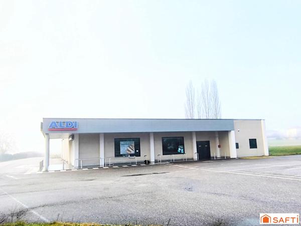 Vaste local commercial libre d'occupation, modulable pour diverses activités, dans un emplacement de choix