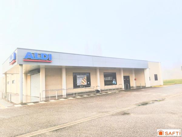 Vaste local commercial libre d'occupation, modulable pour diverses activités, dans un emplacement de choix