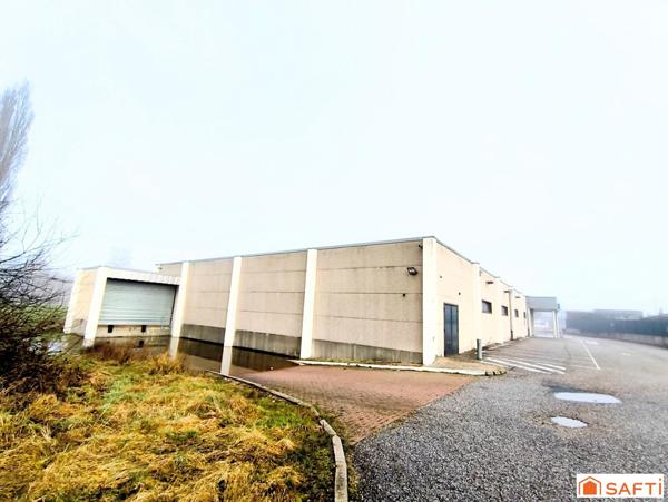 Vaste local commercial libre d'occupation, modulable pour diverses activités, dans un emplacement de choix