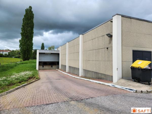 Vaste local commercial libre d'occupation, modulable pour diverses activités, dans un emplacement de choix