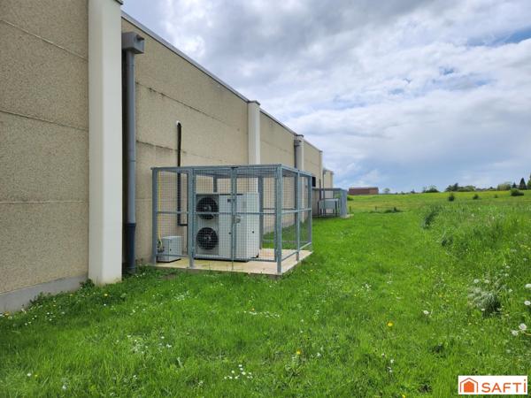 Vaste local commercial libre d'occupation, modulable pour diverses activités, dans un emplacement de choix