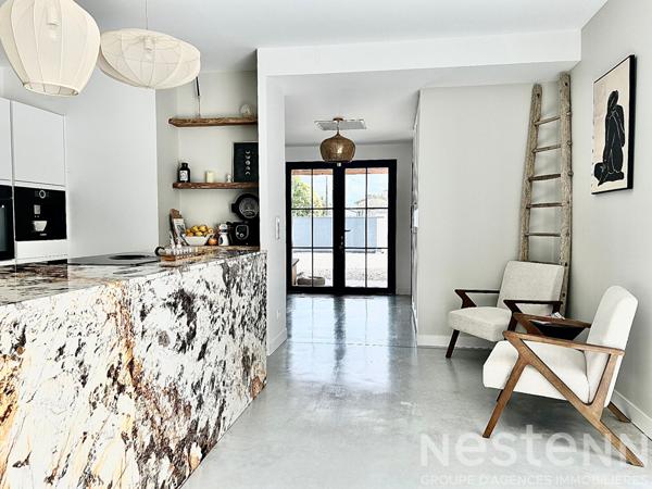 Maison contemporaine quasi neuve à vendre au calme à Thénac à quelques minutes de Saintes .