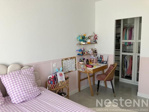 Maison contemporaine quasi neuve à vendre au calme à Thénac à quelques minutes de Saintes .