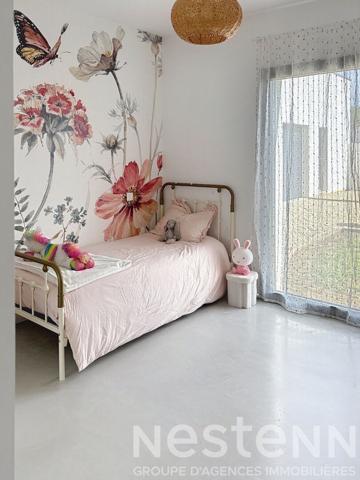 Maison contemporaine quasi neuve à vendre au calme à Thénac à quelques minutes de Saintes .