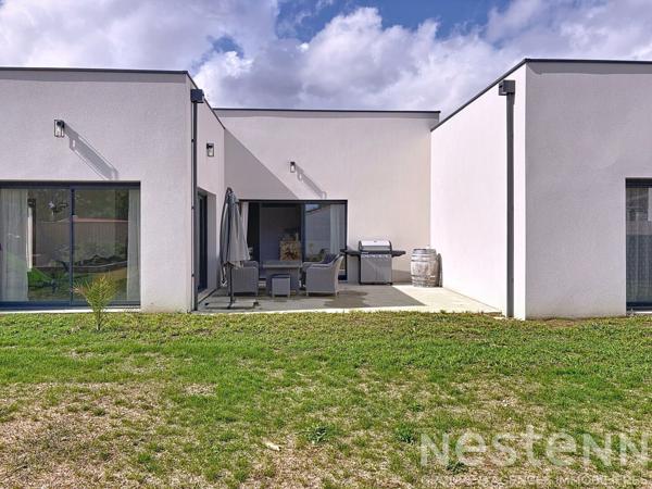 Maison contemporaine quasi neuve à vendre au calme à Thénac à quelques minutes de Saintes .