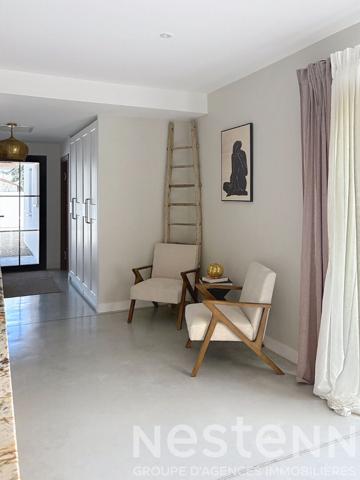 Maison contemporaine quasi neuve à vendre au calme à Thénac à quelques minutes de Saintes .