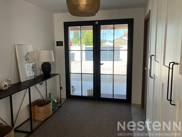 Maison contemporaine quasi neuve à vendre au calme à Thénac à quelques minutes de Saintes .