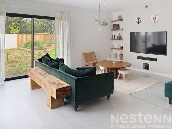 Maison contemporaine quasi neuve à vendre au calme à Thénac à quelques minutes de Saintes .