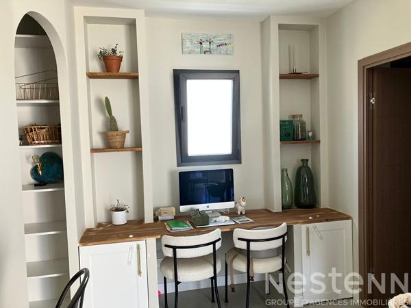 Maison contemporaine quasi neuve à vendre au calme à Thénac à quelques minutes de Saintes .