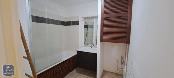 Appartement à louer 2 pièces 49.78m² Saint-Denis (97490)