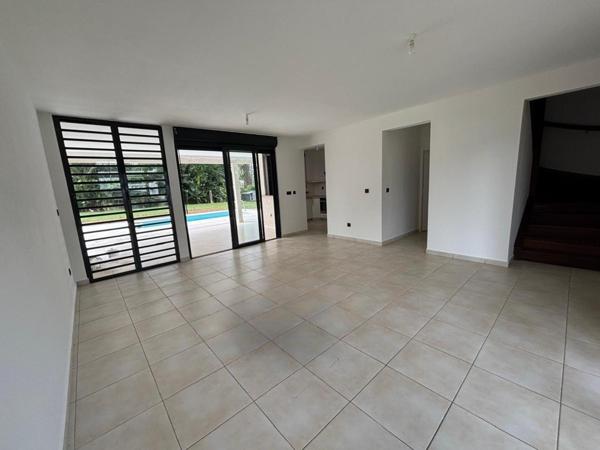 VILLA T5 AVEC JARDIN TERRASSE ET PISCINE