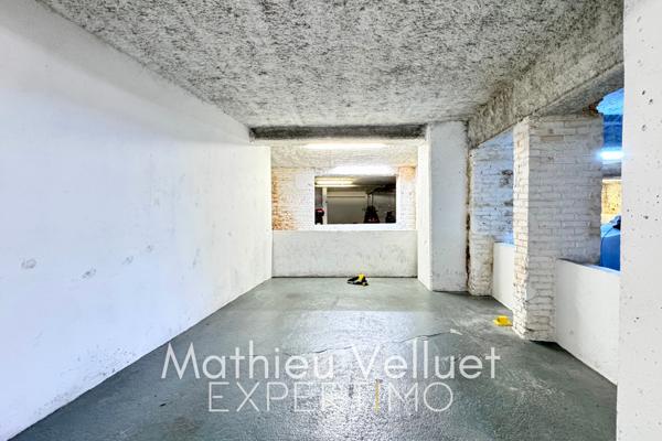 Paris (75018) Métro La Fourche - Place Parking 22m2, sous-sol -1 d'une copropriété récente de 2013 sous vidéosurveillance