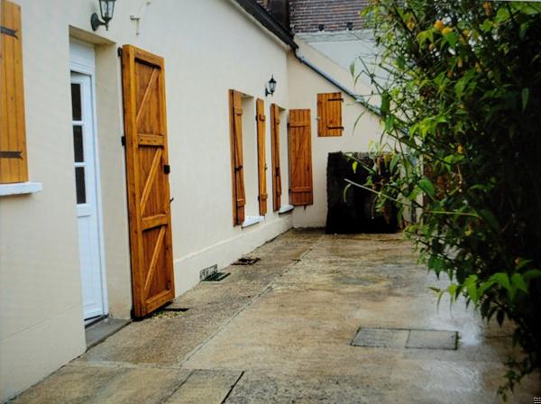 MAISON DE CHARME À MAILLOT - 1H DE PARIS