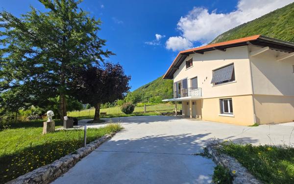 Maison à vendre    5 pièces • 153,40 m2 Collonges