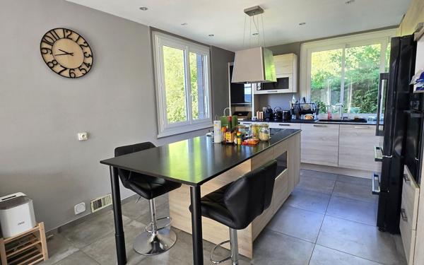 Maison à vendre    5 pièces • 153,40 m2 Collonges