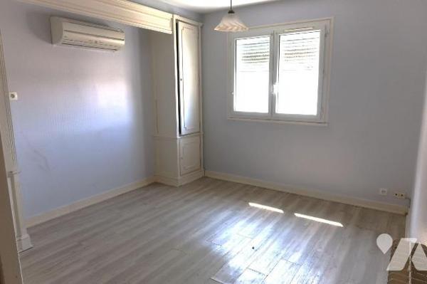 Ensemble immobilier libre de toute occupation, composé de deux maisons :
. PAVILLON (env.119m2...