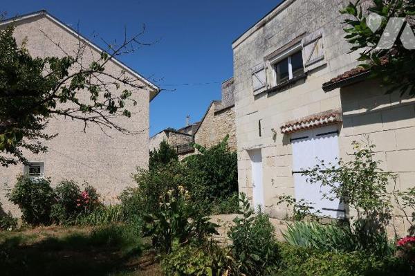 Ensemble immobilier libre de toute occupation, composé de deux maisons :
. PAVILLON (env.119m2...