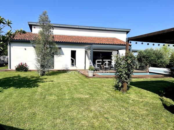 SUPERBE MAISON COMTEMPORAINE A LESPINASSE