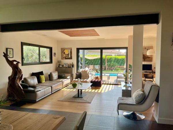 SUPERBE MAISON COMTEMPORAINE A LESPINASSE
