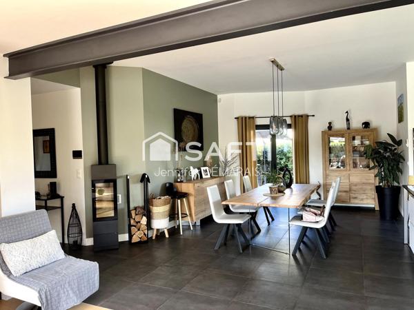 SUPERBE MAISON COMTEMPORAINE A LESPINASSE