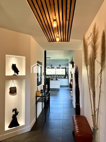 SUPERBE MAISON COMTEMPORAINE A LESPINASSE