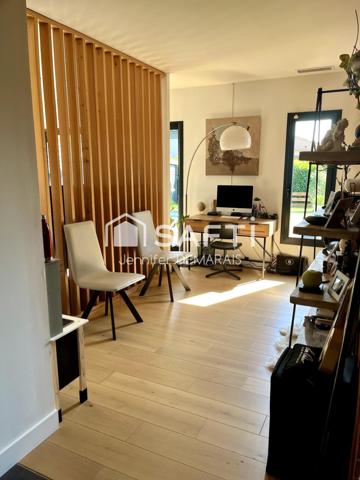 SUPERBE MAISON COMTEMPORAINE A LESPINASSE