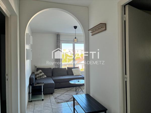 Pied à terre pour les vacances, résidence principale ou investissement, cet appartement situé dans un secteur recherché proche de toutes commodités, à quelques minutes à pied du lac est tout simplement idéal !