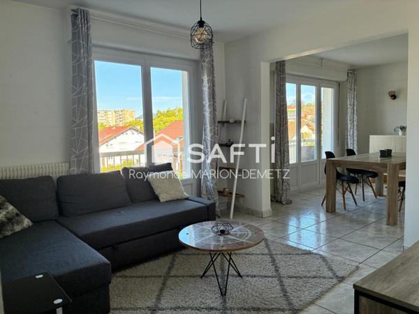 Pied à terre pour les vacances, résidence principale ou investissement, cet appartement situé dans un secteur recherché proche de toutes commodités, à quelques minutes à pied du lac est tout simplement idéal !