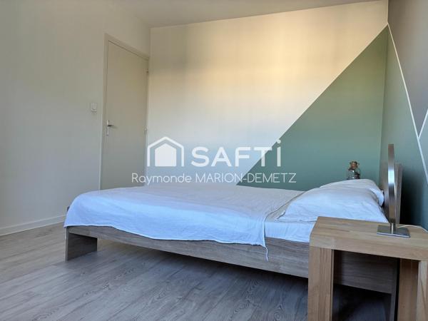 Pied à terre pour les vacances, résidence principale ou investissement, cet appartement situé dans un secteur recherché proche de toutes commodités, à quelques minutes à pied du lac est tout simplement idéal !