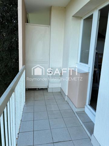 Pied à terre pour les vacances, résidence principale ou investissement, cet appartement situé dans un secteur recherché proche de toutes commodités, à quelques minutes à pied du lac est tout simplement idéal !