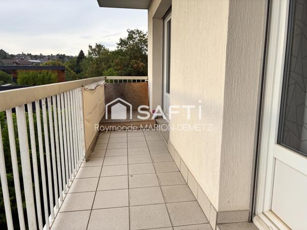 Pied à terre pour les vacances, résidence principale ou investissement, cet appartement situé dans un secteur recherché proche de toutes commodités, à quelques minutes à pied du lac est tout simplement idéal !