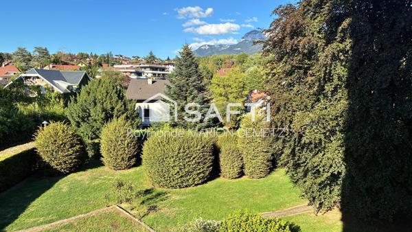 Pied à terre pour les vacances, résidence principale ou investissement, cet appartement situé dans un secteur recherché proche de toutes commodités, à quelques minutes à pied du lac est tout simplement idéal !