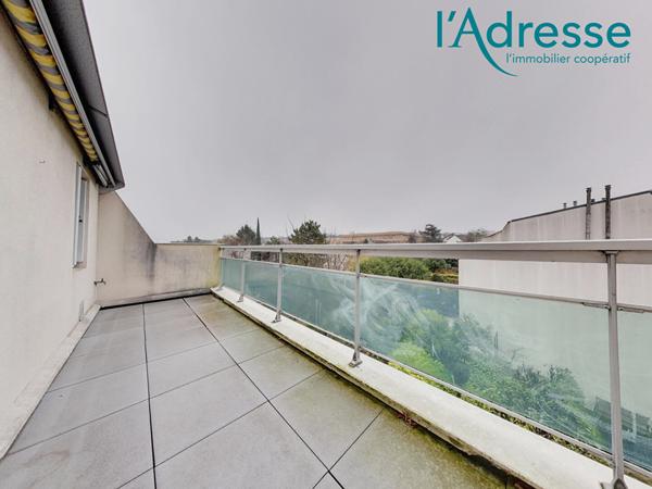 Appartement Noisy Le Grand 2 pièce(s) DERNIER ETAGE + TERRASSE