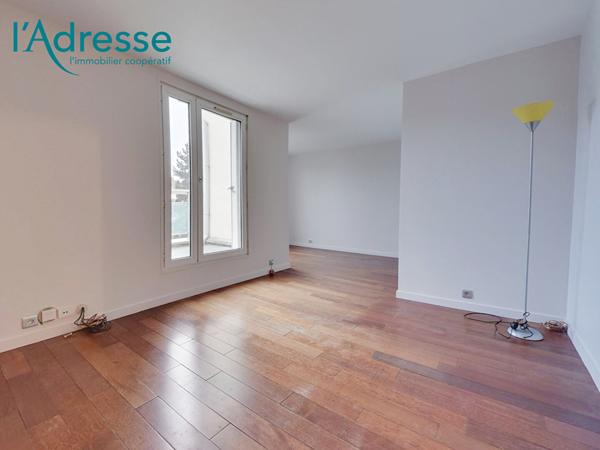 Appartement Noisy Le Grand 2 pièce(s) DERNIER ETAGE + TERRASSE