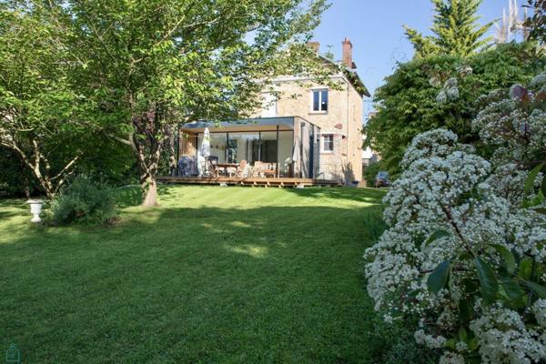 Maison de charme avec jardin au centre d'Andrésy