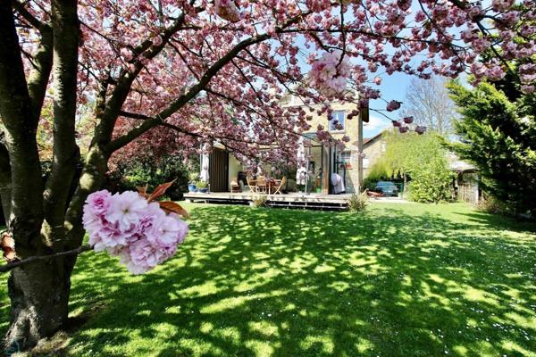 Maison de charme avec jardin au centre d'Andrésy