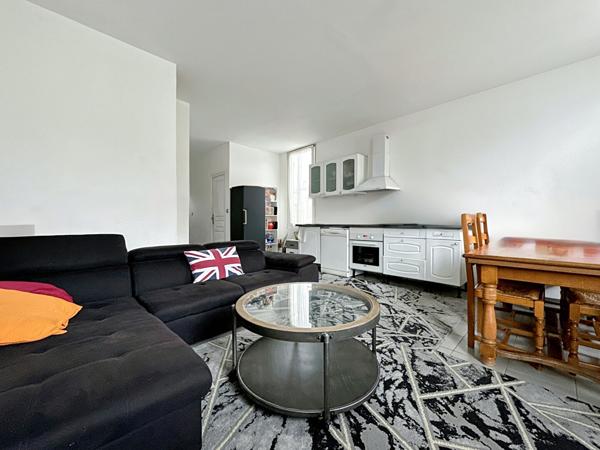 Maison-appartement Village de Saint-Jérôme 13013, fort potentiel, travaux à prévoir