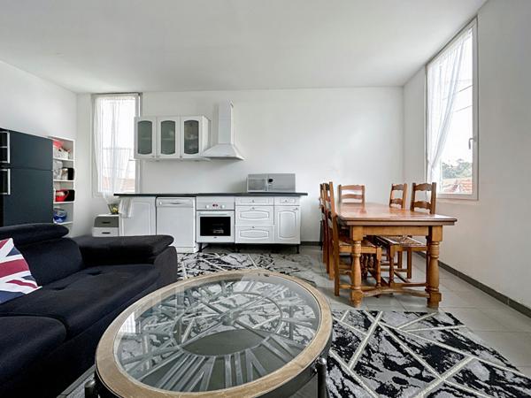 Maison-appartement Village de Saint-Jérôme 13013, fort potentiel, travaux à prévoir
