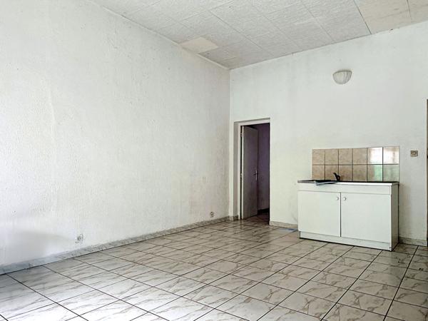 Maison-appartement Village de Saint-Jérôme 13013, fort potentiel, travaux à prévoir