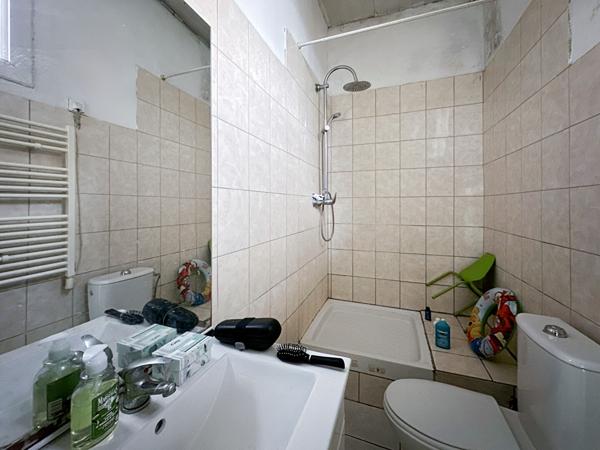 Maison-appartement Village de Saint-Jérôme 13013, fort potentiel, travaux à prévoir