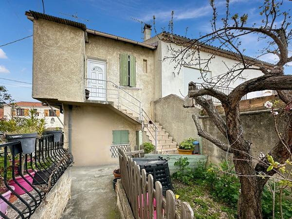 Maison-appartement Village de Saint-Jérôme 13013, fort potentiel, travaux à prévoir