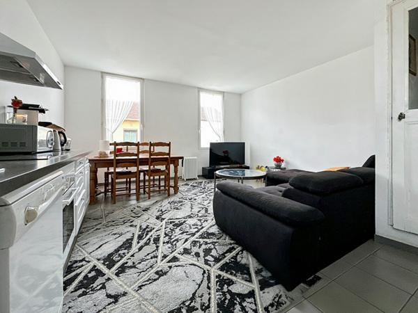 Maison-appartement Village de Saint-Jérôme 13013, fort potentiel, travaux à prévoir