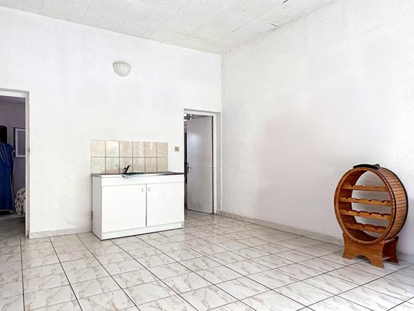 Maison-appartement Village de Saint-Jérôme 13013, fort potentiel, travaux à prévoir