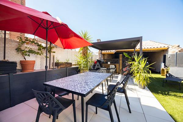 ESTAGEL : Maison de village de charme avec piscine et garage à vendre